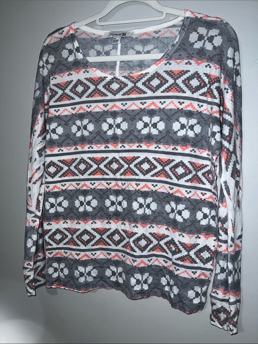 Forever 21 Gray, White & Coral Patterned Scoop Neck Top Size S Flowy Fit
